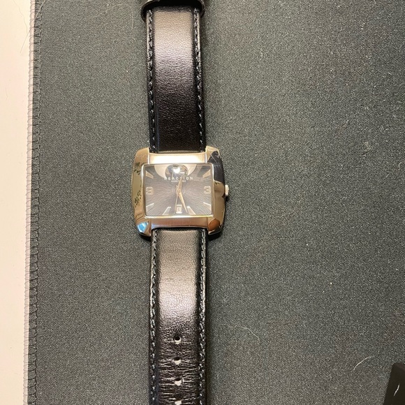 Unisex Kenneth Cole watch. - Picture 2 of 4